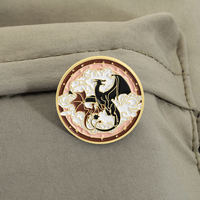 Broche en émail Dragon Noir de Fantasy Book, Dragon Magique Mystérieux, Broche de Bibliophile, Badge de Revers, Bijou, Cadeau, Vente en Gros