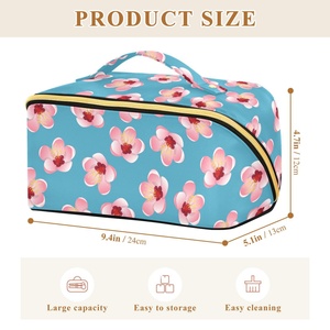 Pochette portable rose à fleurs, ouverture plate, sac de maquillage personnalisé avec logo, fermeture éclair dorée, trousse de toilette imperméable pour femmes - Product Image 3