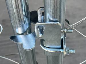 คอกสุนัขกลางแจ้งแบบมีหลังคา  โครงเหล็กชุบสังกะสีอย่างดี ทนทานต่อทุกสภาพอากาศ ขนาดใหญ่ ปลอดภัย สำหรับสุนัขเล่นหรืออยู่อาศัย - Product Image 4