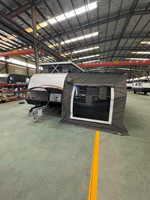 Caravane de camping familiale bicolore noir et argent avec auvent en aluminium pour la vie mobile