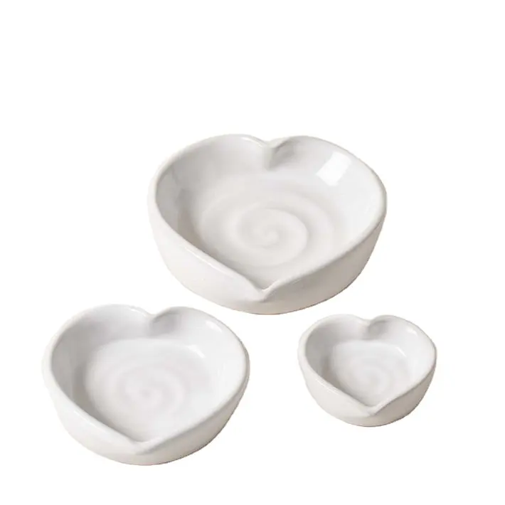 Wholesale heart salad bowl 3pcs pottery heart dish sets ceramic heart bowl salad plate