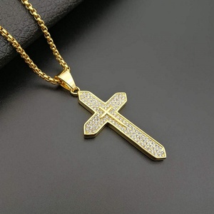 Collar con Colgante de Cruz Religiosa de Oro Sólido de 18K y Acero Inoxidable con Diamantes de Laboratorio Antideslustre, Regalo Cristiano para Hombre - Product Image 6