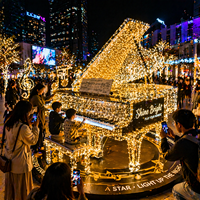 Giant LED Piano Light Installation for Shopping Mall Event Decoration Outdoor Waterproof Musical Theme Display