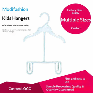 Cintre en plastique suspendu pour vêtements d'enfants et de bébés - Product Image 1