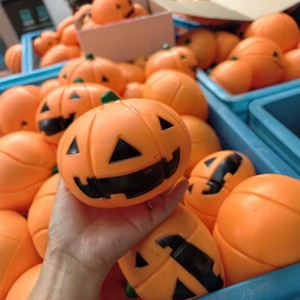 Balle anti-stress souple Citrouille d'Halloween Orange Jack O'Lantern Jouet sensoriel Décoration de fête - Product Image 5