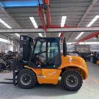 Mini chariot élévateur diesel robuste 4x4 tout-terrain pour travaux de construction