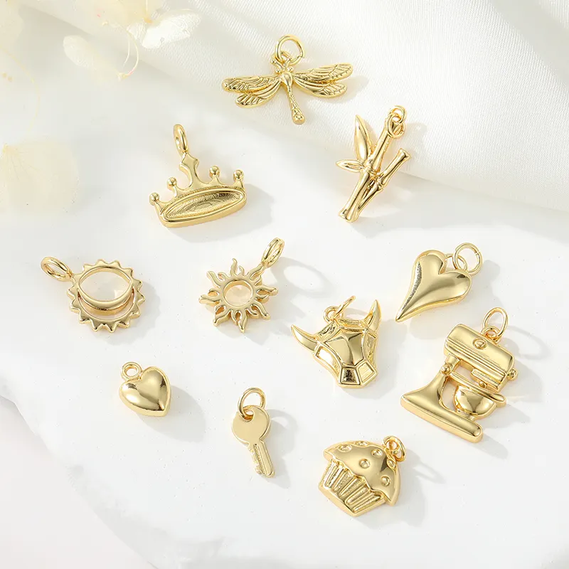 14K oro elemento creativo ciondolo Accessoriessun cuore corona collana Stand Mixer Charm fai da te creazione gioielli