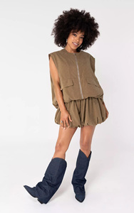 Ensemble 2 pièces personnalisé : <span class=keywords><strong>Gilet</strong></span> sans manches en strass et jupe-short scintillante - Tenue de soirée, Vente en gros directe usine Chine pour OEM/ODM - Product Image 6