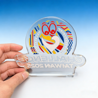 Trophée moderne en acrylique en forme de bloc et de cube avec gravure laser personnalisée pour les récompenses d'entreprise et les cadeaux honorifiques