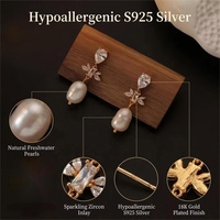 Anting Panjang Mutiara Air Tawar Alami Mewah Desain Bunga Zirkonia Berlapis Emas 18K Pengait Kuningan Hipoalergenik untuk Wanita