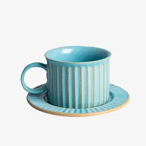 255ML 도자기 커피 숍 용 수직선이있는 손으로 양조 한 컵과 접시