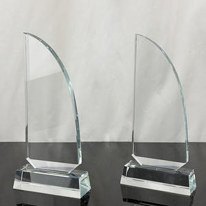 Trofeo in Vetro K9 Personalizzato con Incisione Logo, Stampa UV e Incisione Laser per Premi Aziendali - Product Image 5