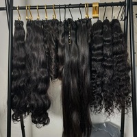 Vente en gros, vendeurs de cheveux cambodgiens alignés avec des cuticules vierges, paquet de cheveux humains bouclés vietnamiens non traités, tissage naturel
