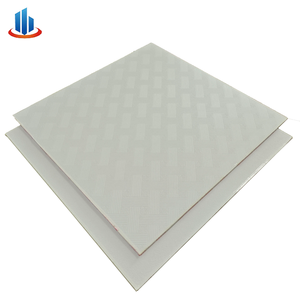 Plaque de plâtre acoustique ignifuge de haute qualité, panneau de plafond suspendu, installation facile pour la décoration des centres commerciaux, des <span class=keywords><strong>a</strong></span>éroports, des gymnases - Product Image 2