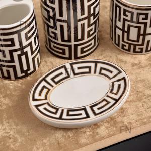 Ensemble d'accessoires de salle de bain marocains durables et simples, cinq pièces : distributeur de lotion, gobelet à bain de bouche, porte-savon, porte-brosse à dents pour hôtel et maison - Product Image 3