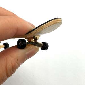 Personnalisée Vente en gros Mini conception UV impression alliage camions touche Skateboard Mini <span class=keywords><strong>Finger</strong></span> <span class=keywords><strong>Skate</strong></span> Board avec porte-clés - Product Image 5