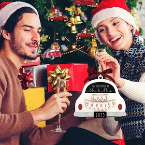 2025 primo natale sposato ornamento di legno il nostro primo natale come Mr e Mrs per le coppie - Product Image 3