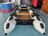 Bateau robuste RSA-HD420 gris clair de 420 cm avec échelle et porte-canne à pêche