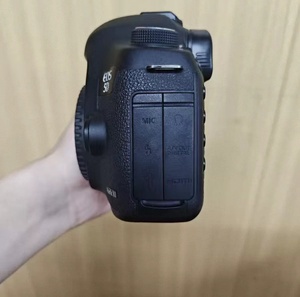 Cámaras Digitales Profesionales de Fotograma Completo Canon 5D Mark III SLR Usadas al por Mayor - Product Image 4