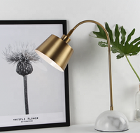 Lampe de chevet d'hôtel minimaliste moderne Base en marbre et abat-jour en fer E27 Ampoule LED Lampe de table pour étude