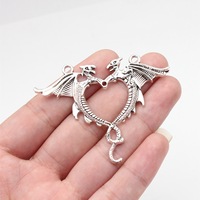 Konektor Hati Naga Kembar 63x51mm Paduan Perak Antik 2 Loop untuk Kalung Statement Gothic