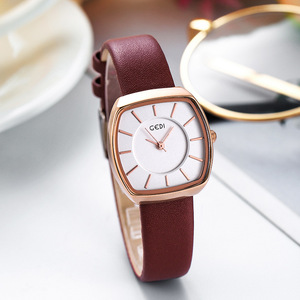 Reloj de cuarzo con esfera negra cuadrada en tono oro rosa para mujer, reloj de pulsera minimalista con correa de cuero negro para mujer, informal, para uso diario - Product Image 2