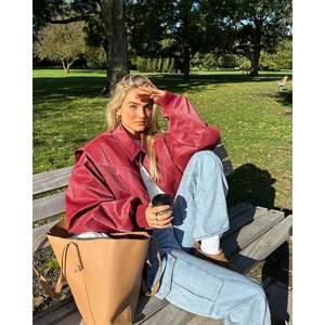 Chaqueta de cuero roja personalizada 2026 para mujer, con cremallera, estilo motociclista, cortavientos, para otoño, de manga larga, tela tejida - Product Image 6