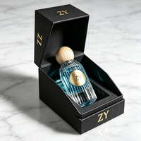 Étiquette autocollante personnalisée de luxe pour boîte cadeau rigide carrée, flacon de parfum cylindrique haut de 50 ml avec pulvérisateur à pompe à sertir et bouchon à bille en bois