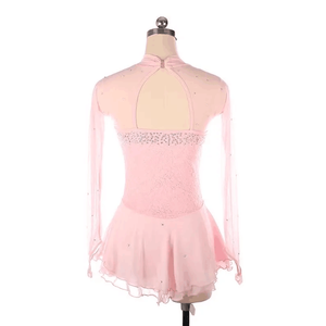 Vestido de patinaje artístico Rosa elegante para mujer con cuello alto y mangas largas con adornos de diamantes de imitación en forma de corazón - Product Image 2