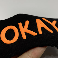 Nouvelles étiquettes en silicone gaufré haute densité avec logo personnalisé en lettres en relief pour vêtements
