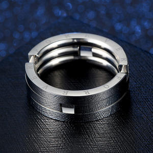 Collar de Acero Inoxidable con Diseño Geométrico de Peces Besándose, Deformable, Unisex, Ideal para Regalo, Cadena para Suéter - Product Image 4