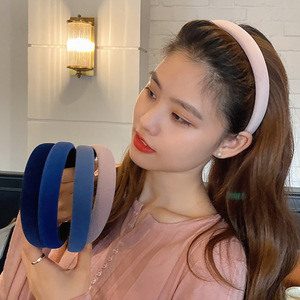 <span class=keywords><strong>Bandeau</strong></span> de cheveux mignon pour femmes d'automne et d'hiver doux simple velours large cheveux en <span class=keywords><strong>bandeau</strong></span> de couleurs unies - Product Image 4