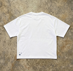 Camiseta de Hombre Personalizada, Corte Cuadrado, Oversize, con Estampado Gráfico, Manga Corta, Estilo Urbano, Desgastada, con Cuello Redondo y Logotipo - Product Image 4