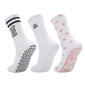 جوارب مخصصة بشعار مطرز من الجاكار ناعمة ومضادة للانزلاق جوارب قطنية غير زلقة مخصصة لليوغا والبيلاتس - Product Image 2