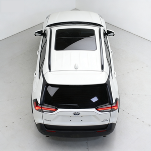 Toyota RAV4 Hybride Modèle 2012 AWD SUV Très bon état Forte durabilité Conduite fluide Idéal pour les longs trajets - Product Image 1