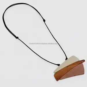 Unique Collection Hammered Wooden Pendant Necklace para Casamento e Partywear Design Jóias de madeira disponíveis ao melhor preço