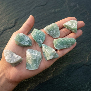 Aventurine verte, pierres brutes de petite taille, morceaux de pierres précieuses naturelles, décoration artisanale pour la maison, méditation, pierres semi-précieuses - Product Image 3