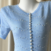 Robe pull midi plissée Joydressing élégante bleu clair en maille pour femme, à manches courtes, boutonnée avec perles, vente en gros