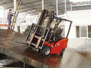 Carretilla Elevadora Industrial Hangcha Serie A de 1t/1.5t/1.8t/2t/2.5t/3t/3.5t con Batería de Plomo-Ácido para Logística de Almacén, Modelo CPD15-AC3 de Centro de Gravedad Bajo - Product Image 4