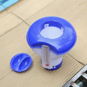 Distributeur de produits chimiques flottant bleu pour piscine avec thermomètre, flotteur pour comprimés de chlore, support ABS pour piscines, spas et bains à remous - Product Image 4