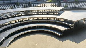 Plateforme de scène carrée en alliage d'aluminium SGAIER TRUSS AS-12, design modulaire pré-assemblé, capacité de charge de 1000 kg, dimensions 1x2 m - Product Image 4