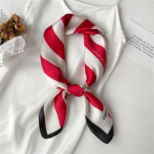 Écharpe imprimée pour femmes, design à motifs tendance, ajoute du style à toutes les tenues, disponible en grandes quantités - Product Image 5