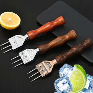 Manche en bois personnalisé Broyeur manuel Briser la glace Sculpture Grattoir Ciseau <span class=keywords><strong>Requin</strong></span> <span class=keywords><strong>Bar</strong></span> Boisson Vin Tête de crâne en métal Piques à glace Outils - Product Image 1