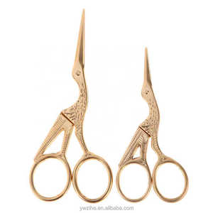 Forbici Vintage in lega con motivo floreale Seamstress Plum Blossom forbici <span class=keywords><strong>da</strong></span> sarto forbici <span class=keywords><strong>da</strong></span> cucito antiche per coltello <span class=keywords><strong>da</strong></span> cucito - Product Image 1