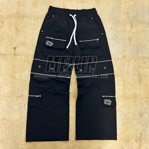 Pantalones Jogger Anchos y Holgados con Múltiples Bolsillos Personalizados para Fabricantes de Ropa, Pantalones Cargo de Nylon con Shorts Desmontables con Cremallera - Product Image 5