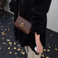 Sac à main femme rétro couleur unie 2025, nouveau sac de banlieue simple à porter à l'épaule ou sous le bras, petit sac boîte