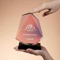 Premio grabado personalizado de trofeo de cristal de Color Noble recién llegado para la competencia de configuración de alimentador fuera de línea Penang
