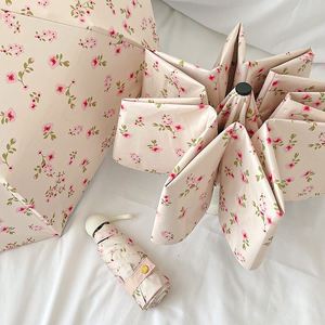 Sombrilla Plegable Triple para Mujer, Estilo Japonés-Coreano, Retro, con Estampado Floral Digital, Doble Uso para Sol y Lluvia, Protección UV - Product Image 1