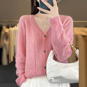 Cárdigan de mujer suave de lana 100% con cuello en V de Color verde, venta al por mayor de fábrica, etiquetas de diseño personalizado, suéter de lana merino pura - Product Image 3