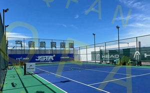 Gazon synthétique de tennis APEX Royal Blue Green, design intégré, pour toutes les surfaces, idéal pour les terrains de tennis de campus et les espaces de loisirs. - Product Image 5